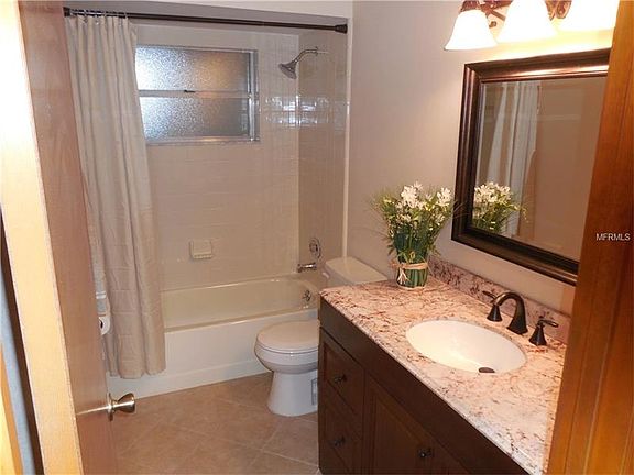 3rd image of 955 Leeward Dr