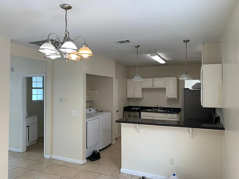 2041 Amelia St — Photo 16