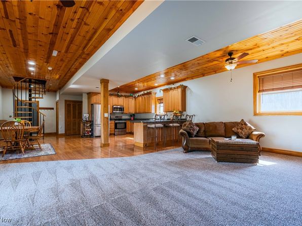 3240 Chase Rd SE, Carrollton, OH 44615