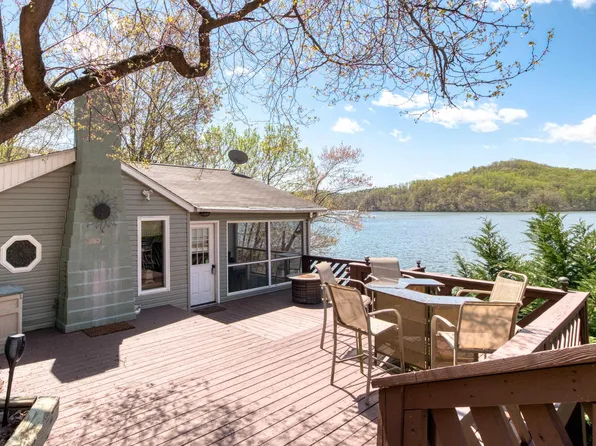 3981 Cabin Land Dr, Radford, VA 24141