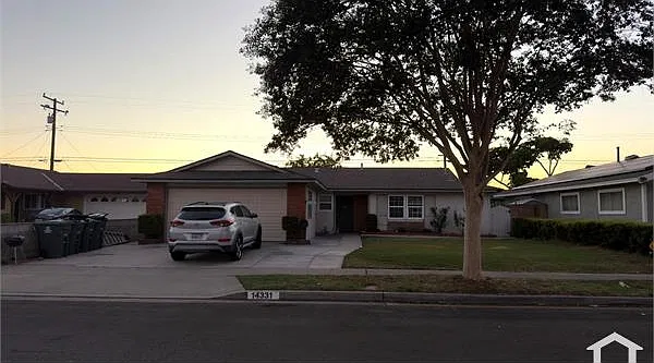 4 bed, 1378 sqft, $4,200 — Photo 1