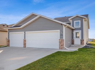 1754 67th Ave S, Fargo, ND 58104
