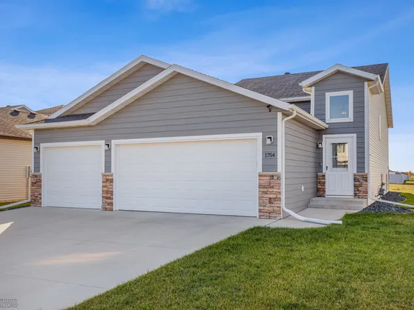 1754 67th Ave S, Fargo, ND 58104