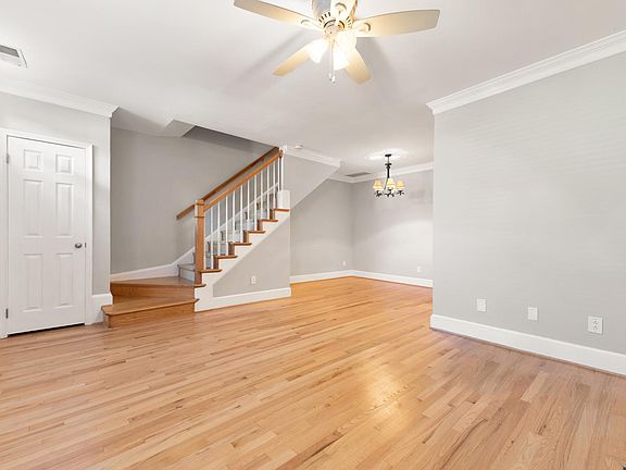 5th image of 1043 N Stafford St