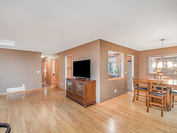 5th image of 12813 Woodview Ct