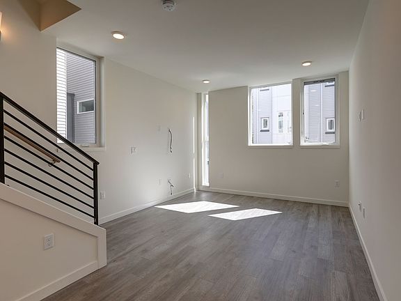 4th image of 1330 E Spring St