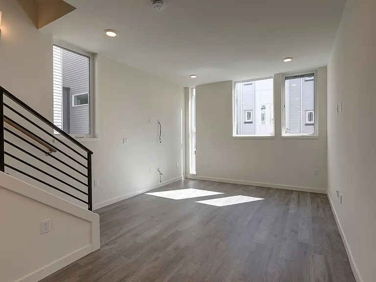 1330 E Spring St — Photo 4