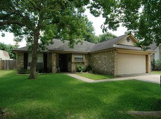 15711 Castorglen Dr, Webster, TX 77598