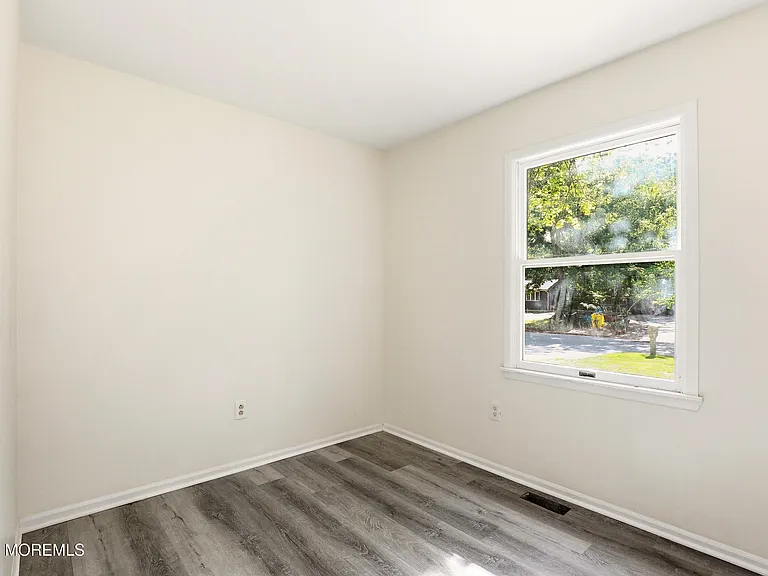 1305 Marshall St — Photo 12