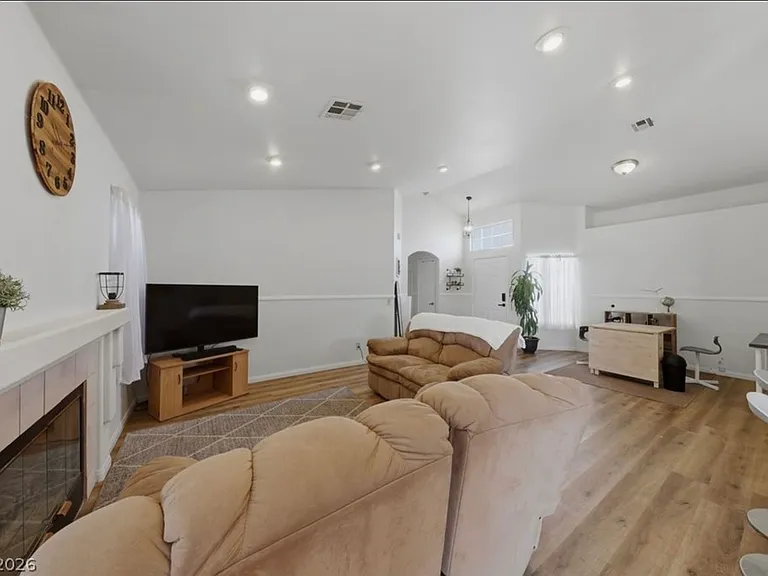 4251 Valley Royal Dr — Photo 4