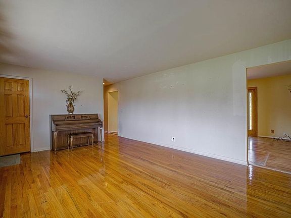 5th image of 5382 Dee Alva Dr
