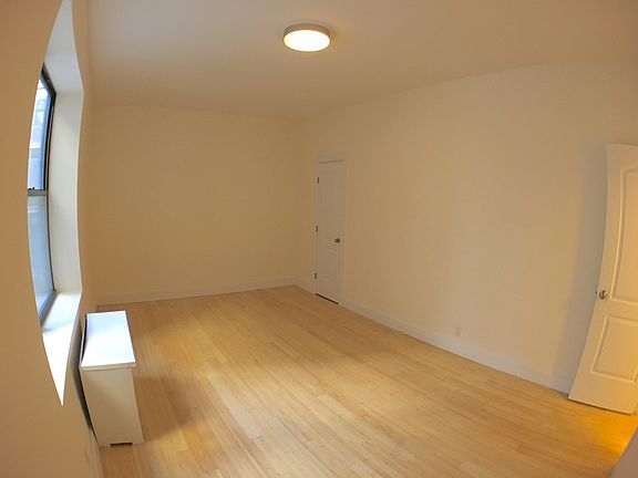 4th image of 31 Ocean Pkwy APT 1A