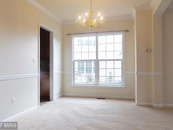 5th image of 406 Blossom Dr