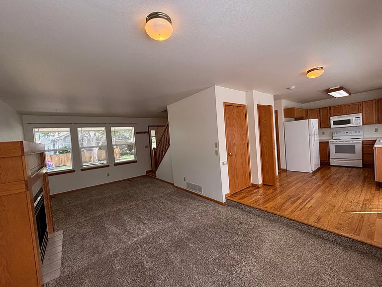 3425 Red Mountain Dr — Photo 6