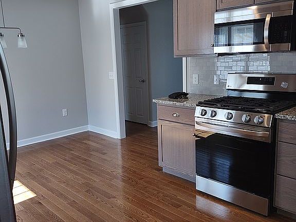 3rd image of 418 Becker Ave