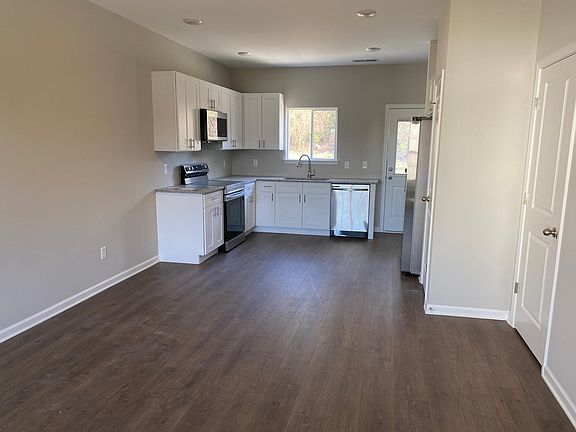 3rd image of 324 Kristen Ct