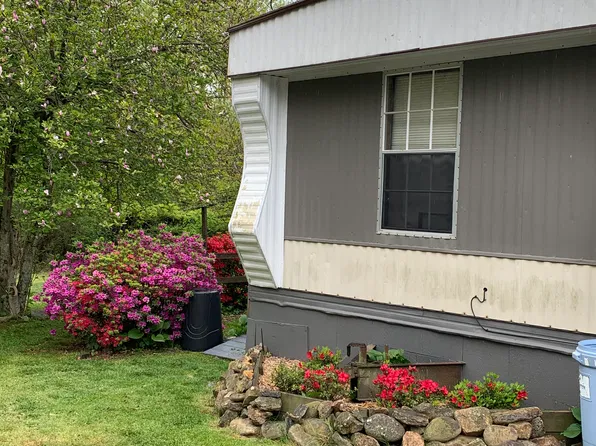 (undisclosed Address), Flat Rock, NC 28731