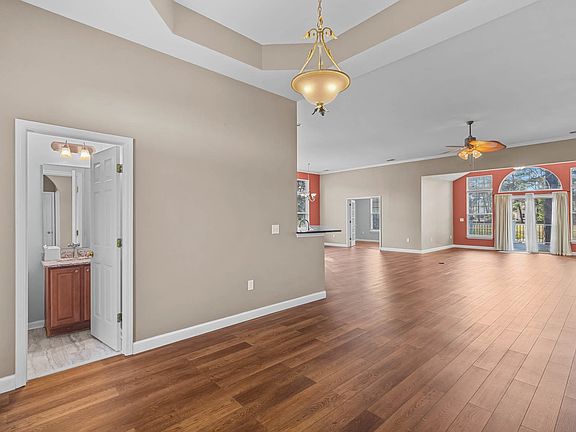 3rd image of 3492 Arrowhead Blvd.