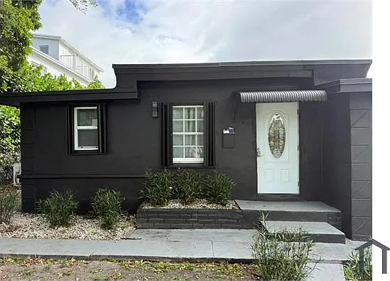 280 NW 34th St
