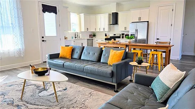 4 bed, 2.0 bath, 1922 sqft, $3,500 — Photo 4