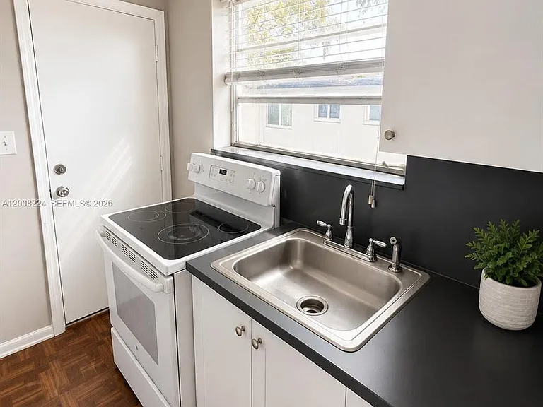 375 SW 19th Ave #1 — Photo 26