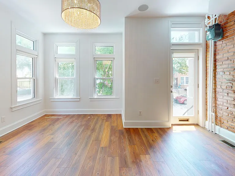 201 Morgan St NW — Photo 9