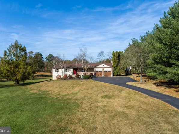 1201 Red Hill Rd, Red Hill, PA 18076