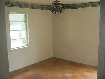 3rd image of 7408 Louise St