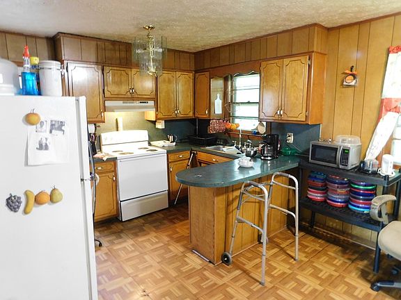 3rd image of 2286 Robin Hood Dr