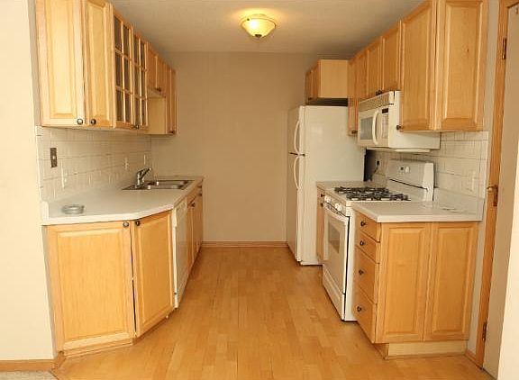 3rd image of 1601 N Innsbruck Dr NE APT 310