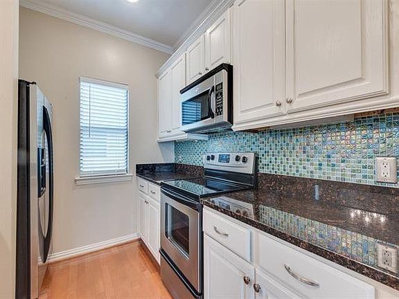 3rd image of 2407 Stutz Dr #B2