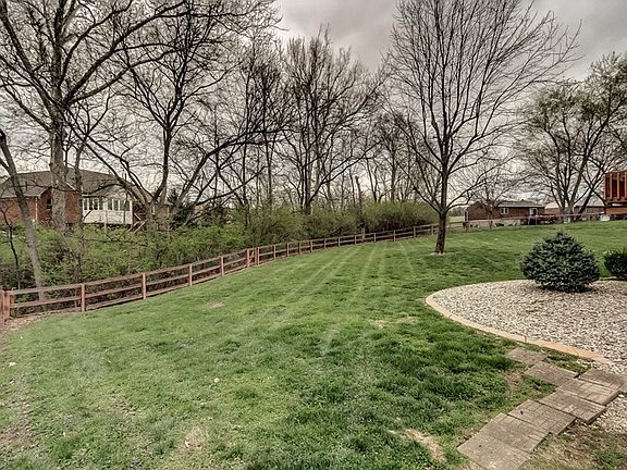 3rd image of 868 Wesley Dr