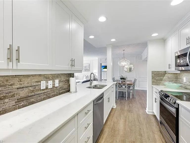 797 Willowbrook Dr #203 — Photo 8