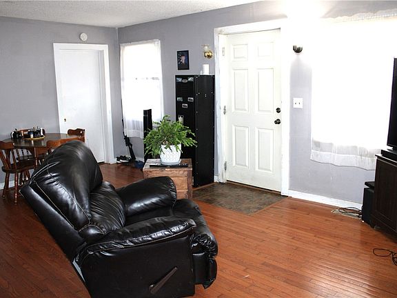 4th image of 221 S Washington St