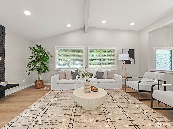 4th image of 3602 24th Avenue W