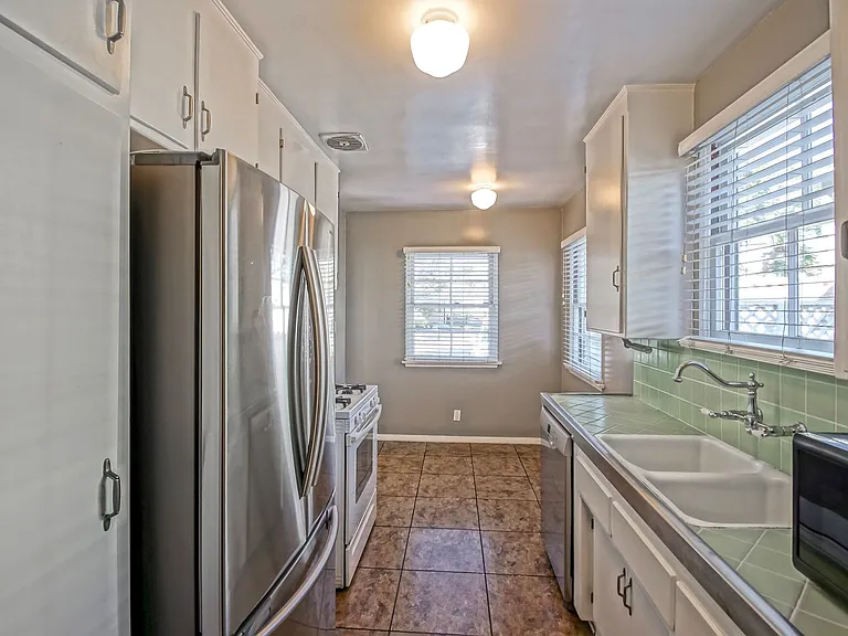 14226 Isis Ave — Photo 15