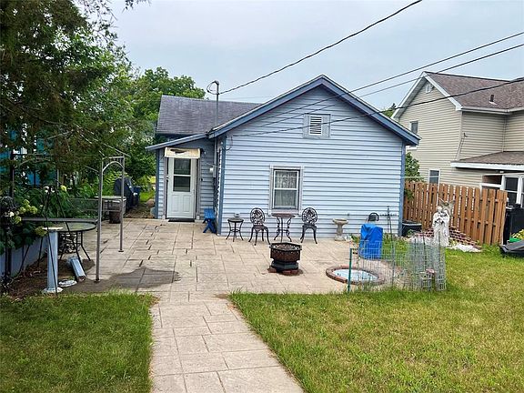 5th image of 913 Summer Street