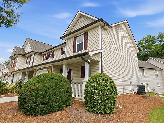 2nd image of 252 Darbys Crossing Ct