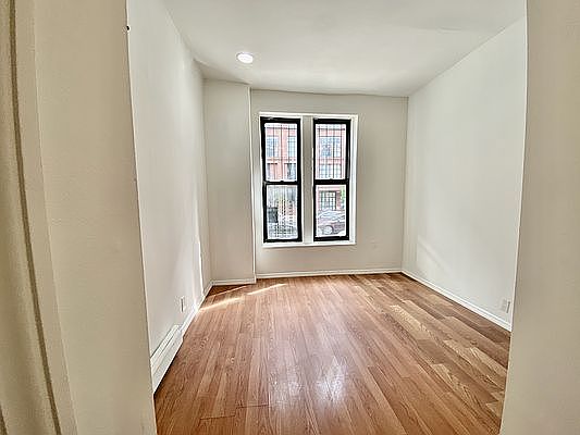 1st image of 577 Saint Johns Pl APT 1r