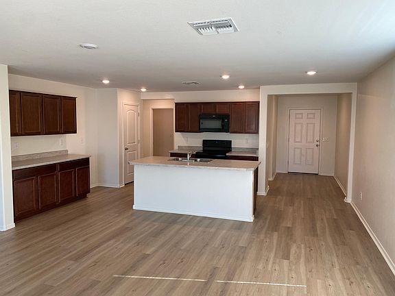 3rd image of 1368 W Pinkley Ave