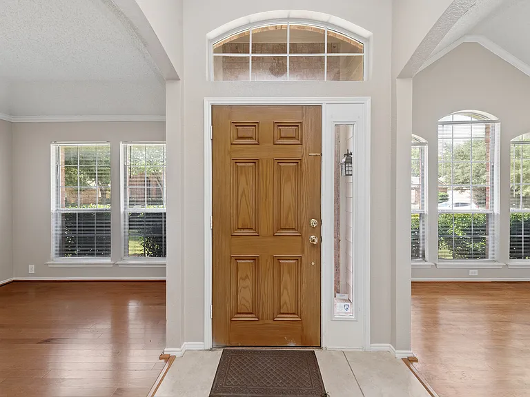 10613 Brandenberg Dr — Photo 4