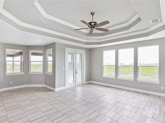 4th image of 2450 Shaftsbury Dr