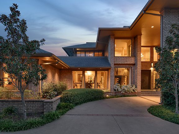 2nd image of 17014 Club Hill Dr