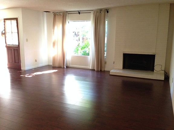 5th image of 49 Northwoods Ln