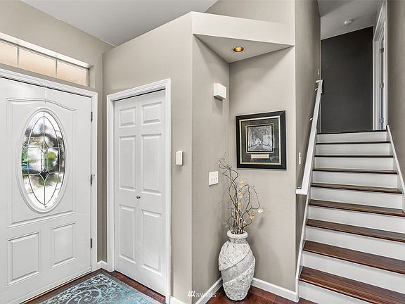 from front door, stair to upper level of 3bedroom >