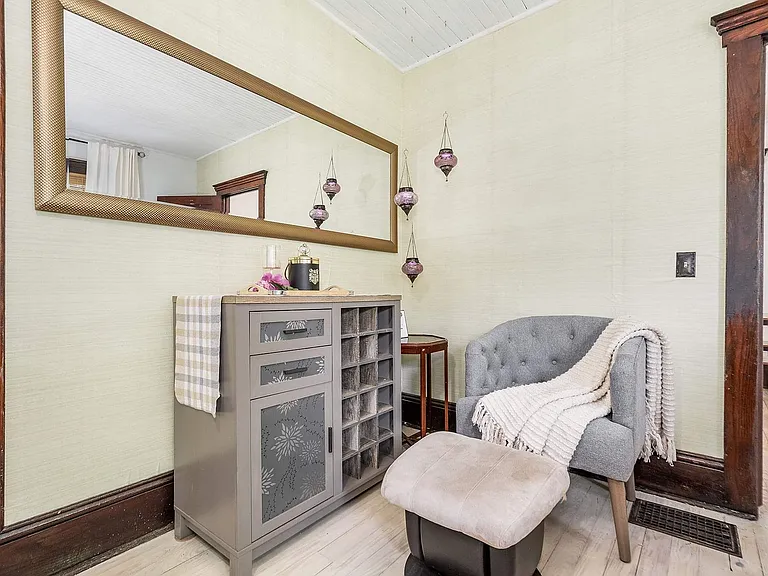69 N Brown St — Photo 10