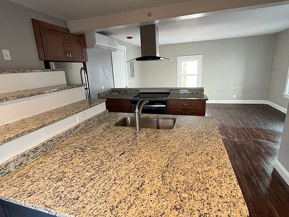5th image of 428 Main St #3
