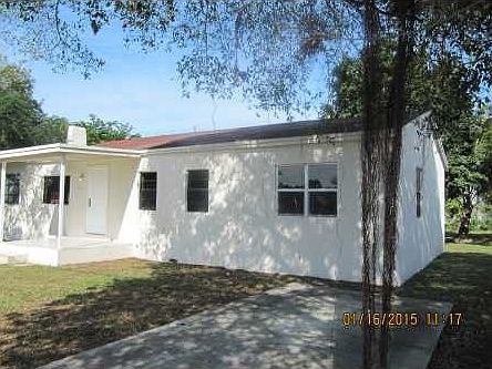 3rd image of 931 Opa Locka Blvd