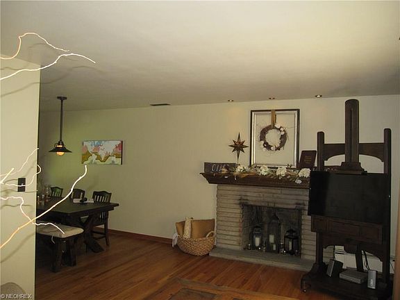 3rd image of 13 Walker Ct