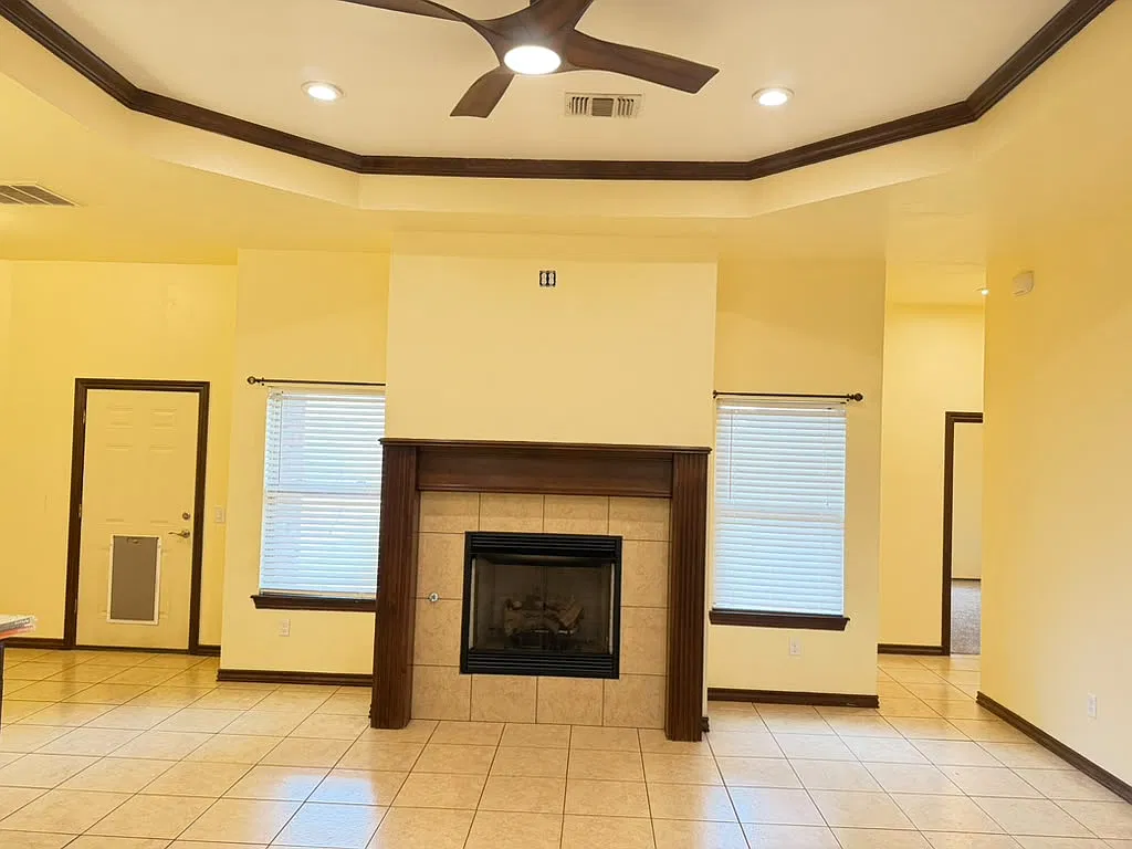4 bed, 1634 sqft, $1,995 — Photo 3